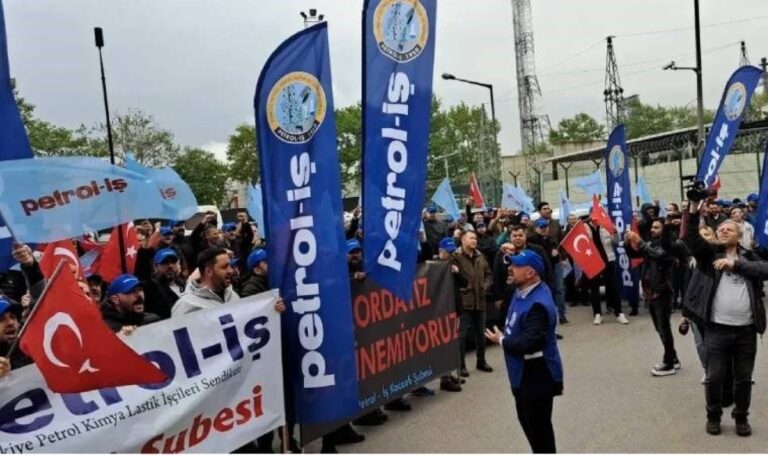 tupras-iscisi-hakki-icin-ayakta-ufzxDaHA.jpg