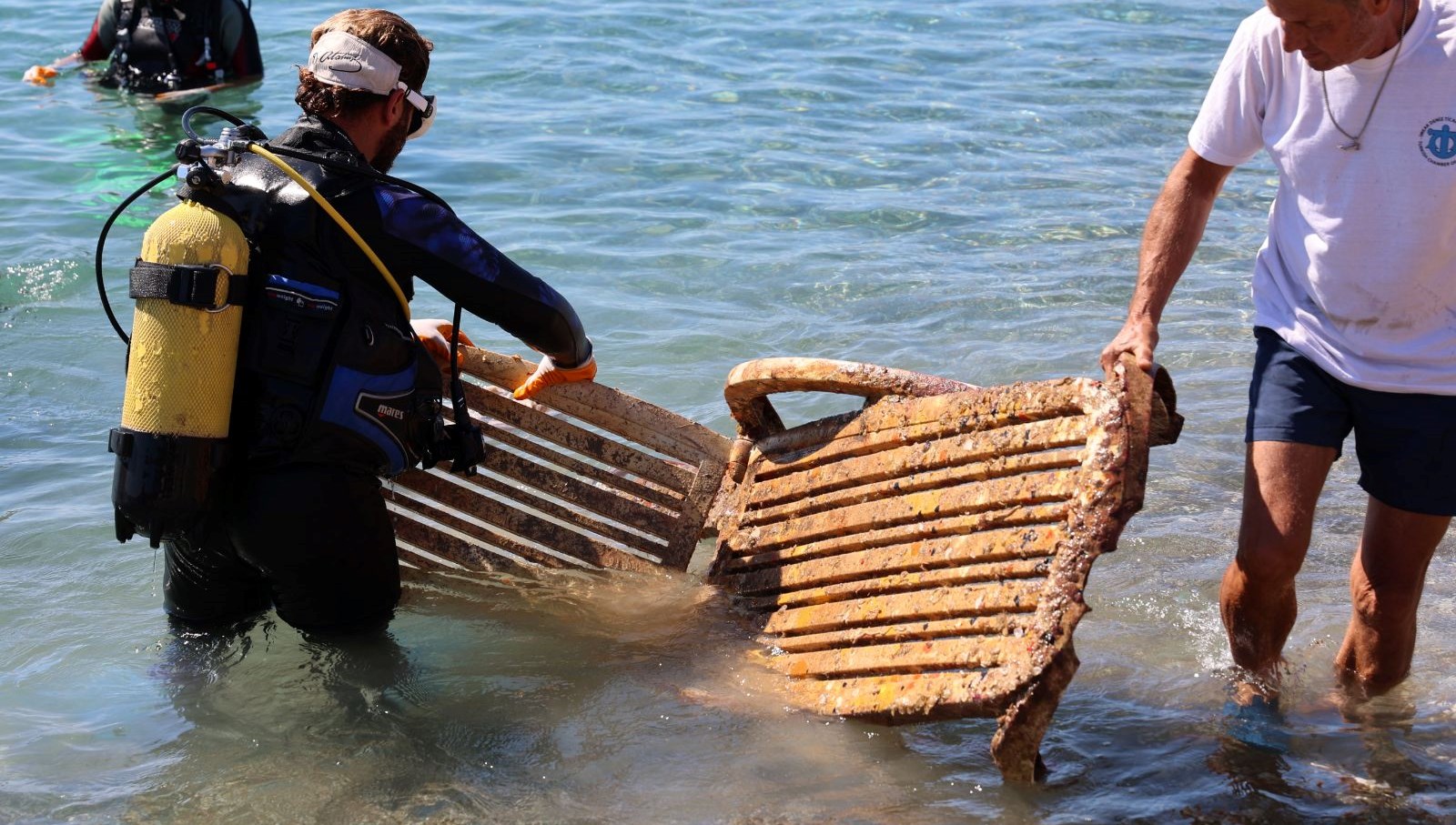 antalyada denizin dibinden sezlong cikti 4Y2eMWNn