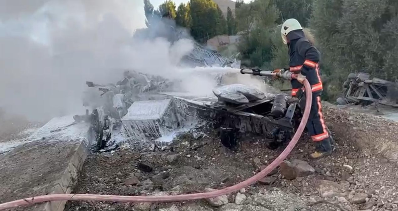 malatyada tir yolcu otobusune carptiktan sonra yandi 3vdN9ryq