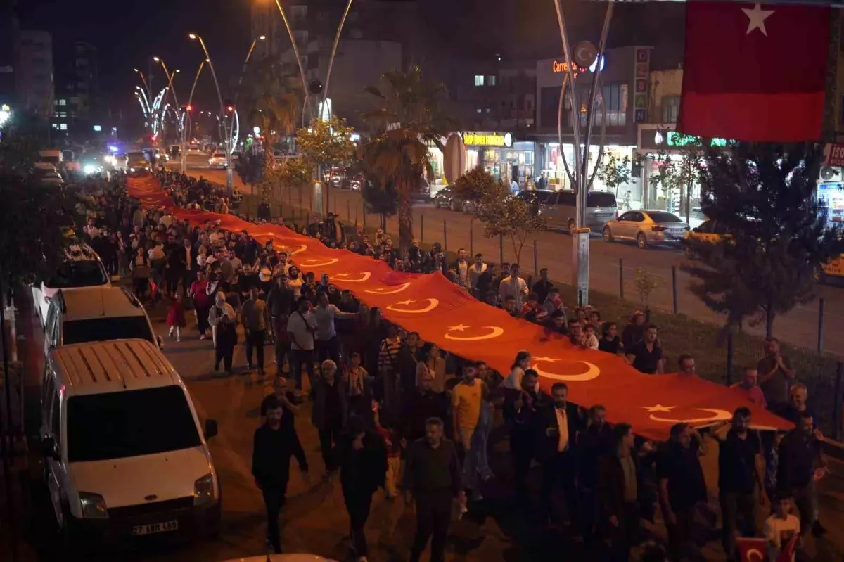 cumhuriyetin 102 yili silopide coskuyla kutlandi gLvOverG.jpg