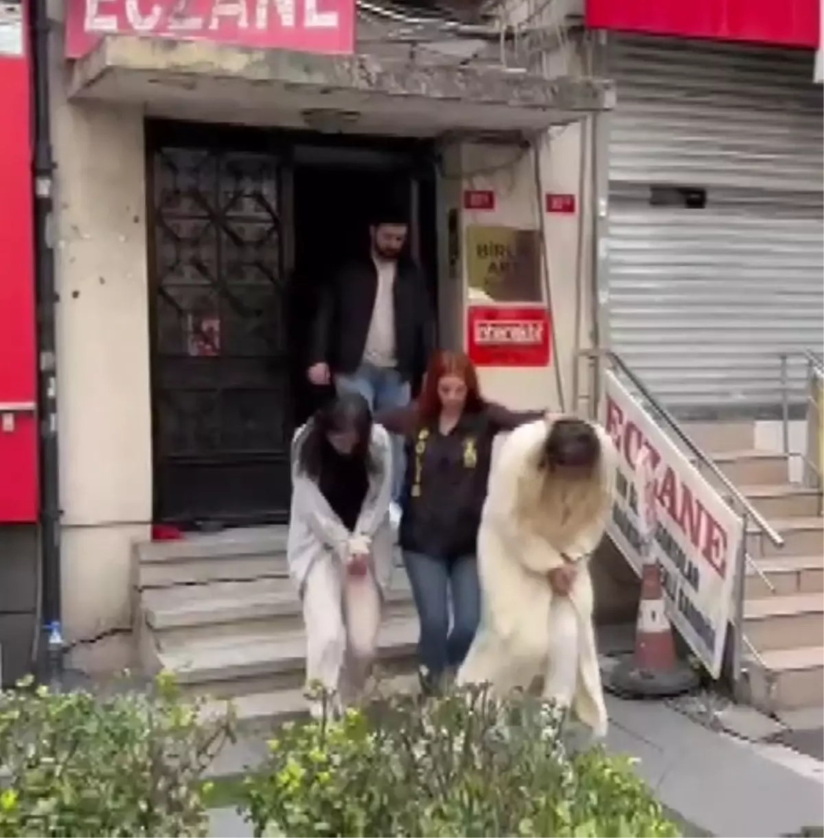 istanbul merkezli fuhus operasyonu 20 gozalti 16 tutuklama LF77YImY.jpg