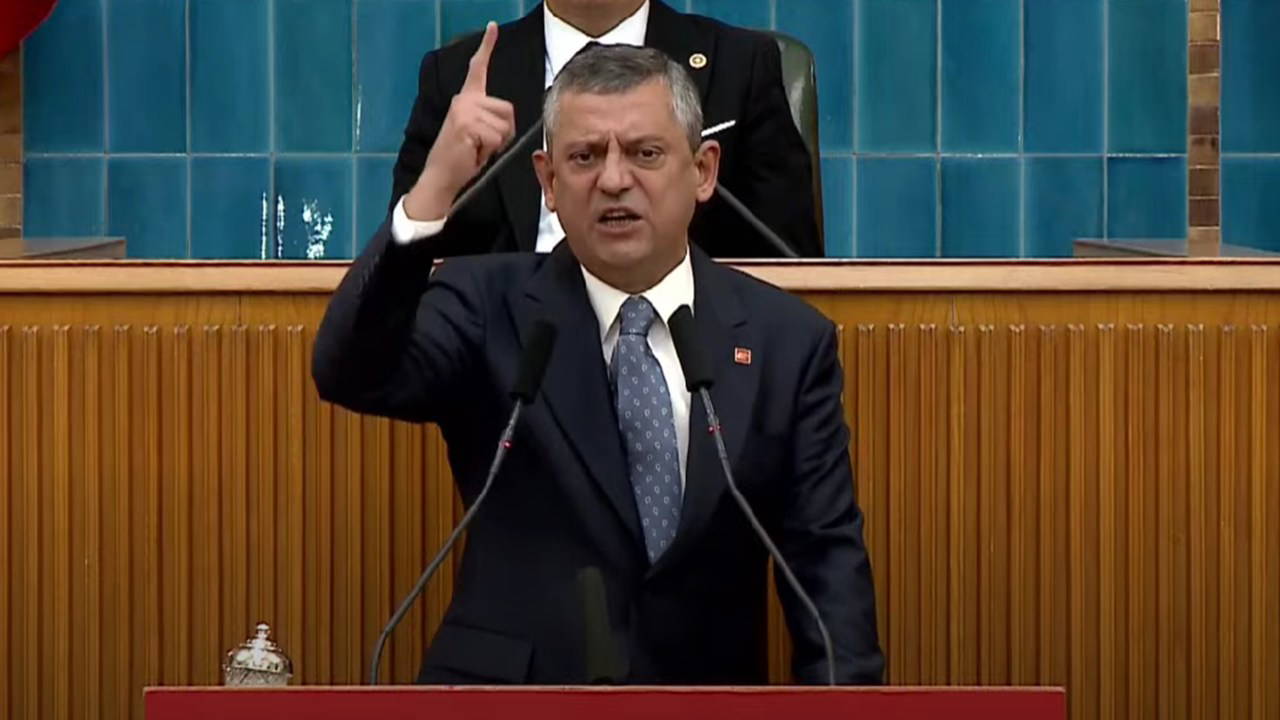 ozgur ozel chp grup toplantisinda erdogani bahceliyi ve yandas medyayi bombaladi WAeYQJBX.jpg