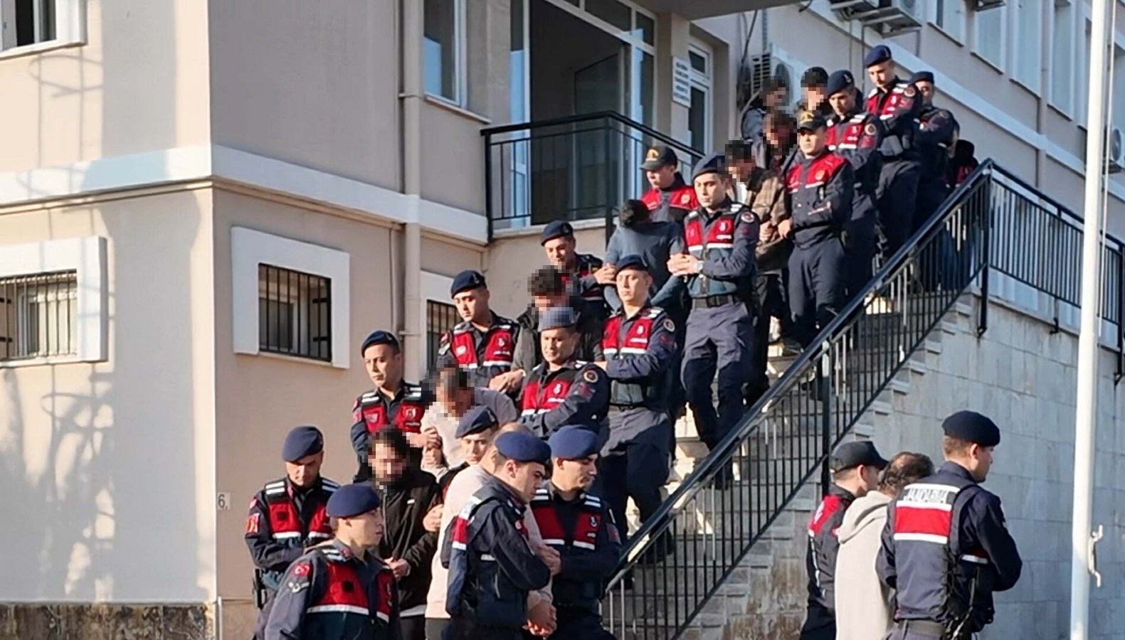 7 ilde sahte borsa uygulamasiyla dolandiriciliga 12 tutuklama bOgUqnEv.jpg