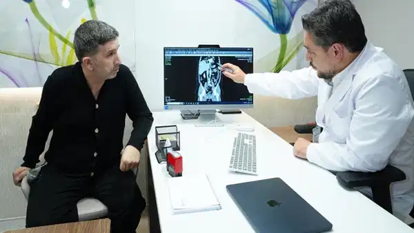 Nefes Darlığı ve Şişkinlik Şikayetiyle Başvurdu: 20 Santimetrelik Kist Başarıyla Alındı