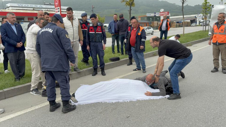 ilk-is-gununde-aci-veda-yolun-karsisina-gecmek-isterken-can-verdi-4DL3D7K2